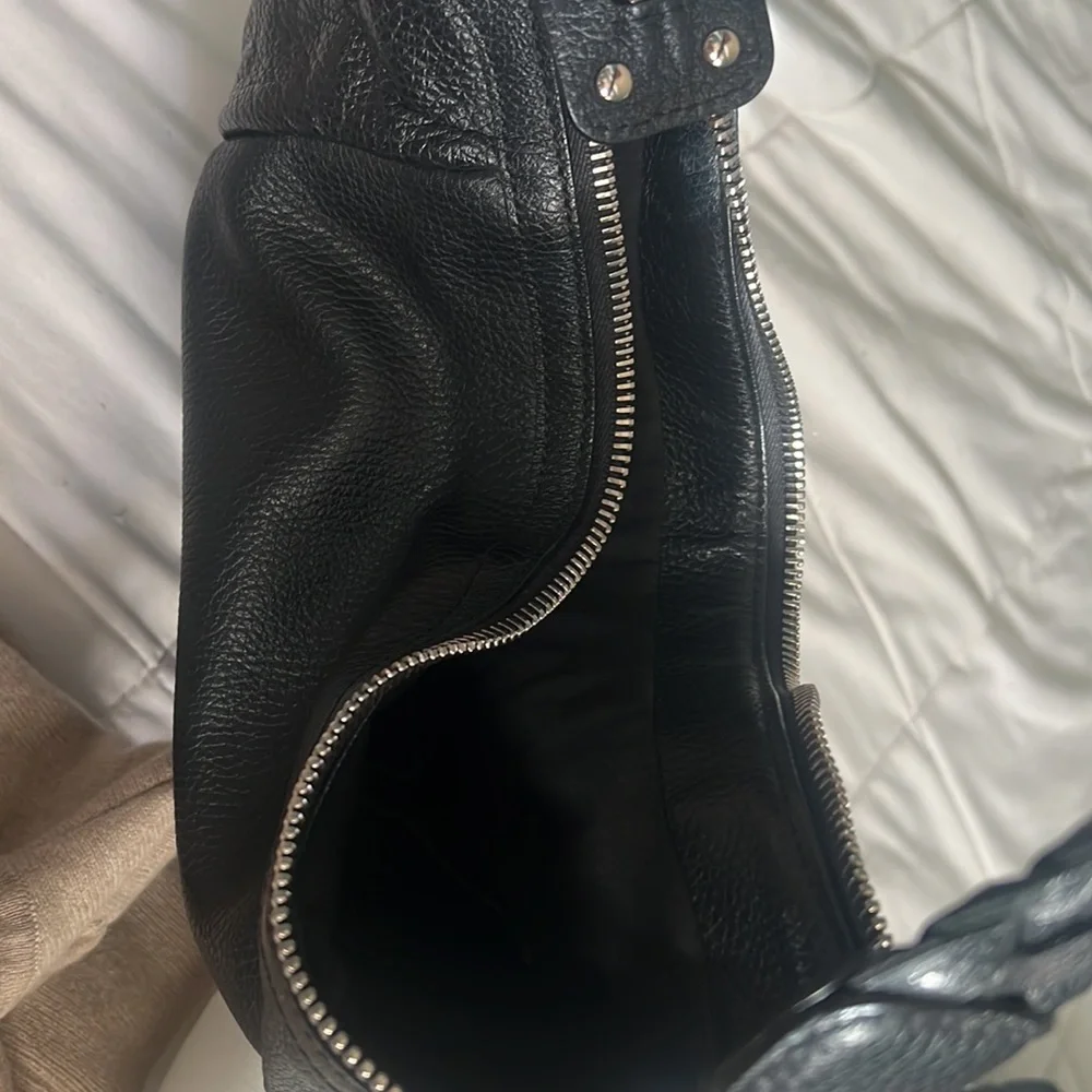 🖤✨Authentic Gucci large leather Bamboo Bar accent shoulder bag🖤✨ - Picture 13 of 16